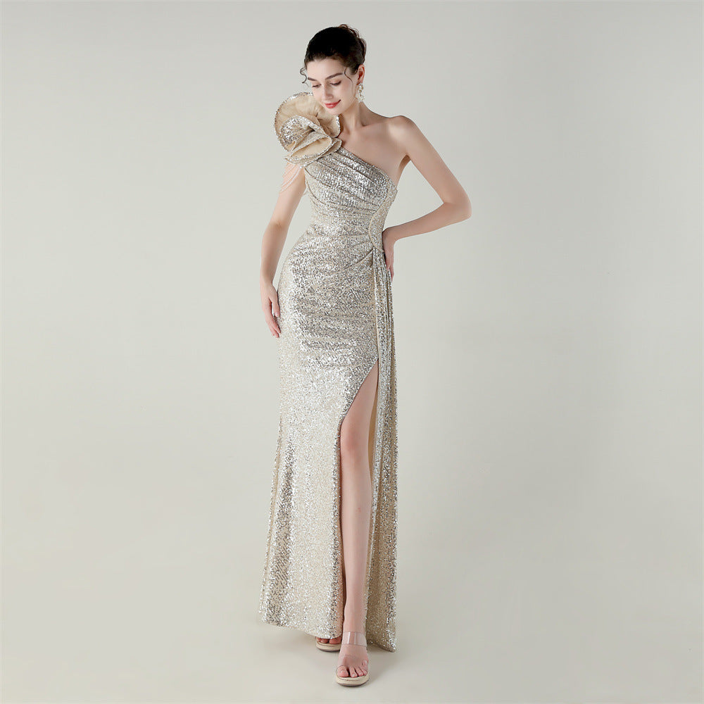 Asymetrické mořské šaty s jedním ramenem a květinovou korálkovou výšivkou