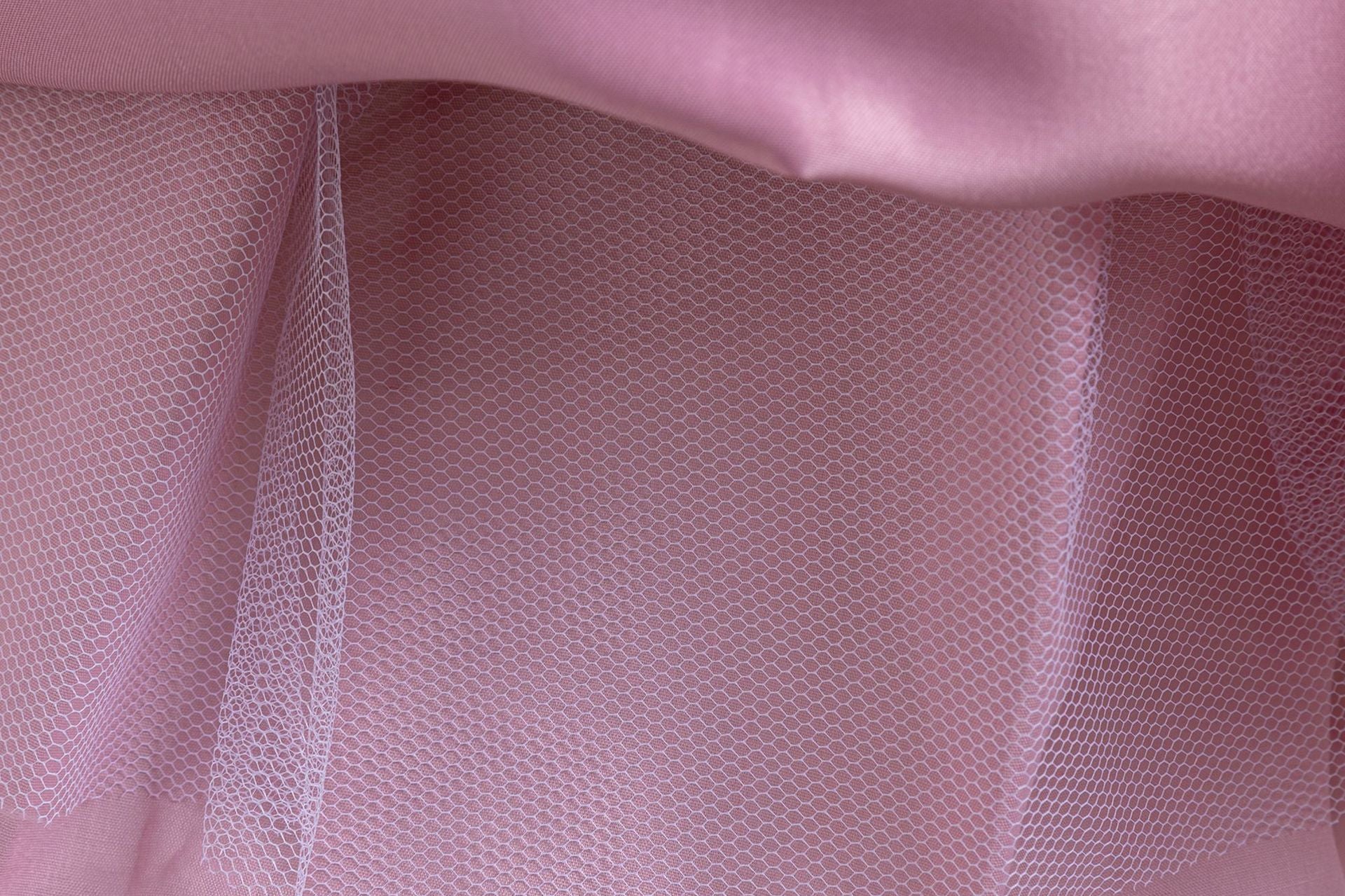 Letní dívčí princeznovské šaty střední délky z tylu s volánkovými rukávy