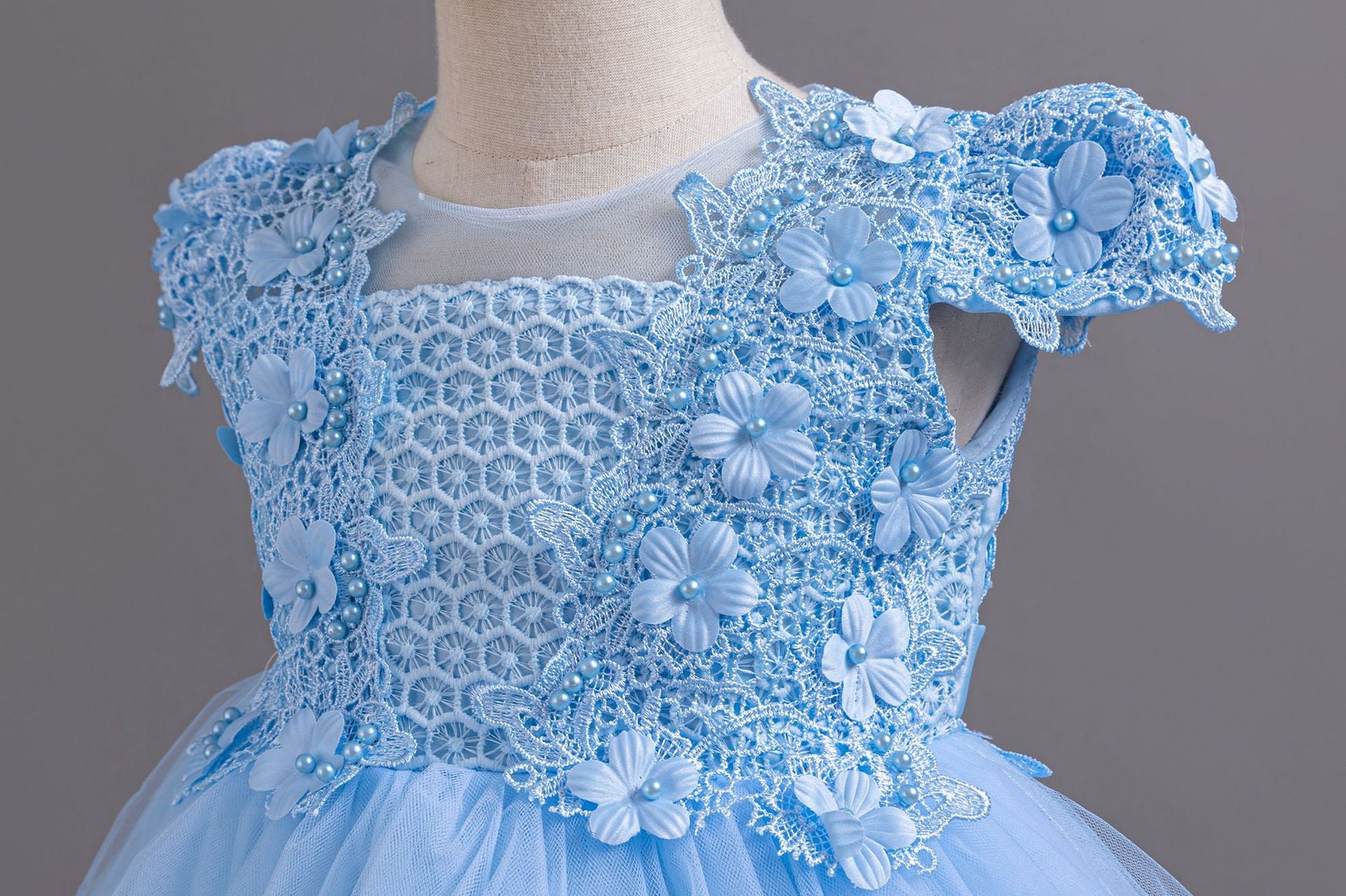 Mittellanges Prinzessinnen-Tüllkleid für den Sommer mit Flügelärmeln für Mädchen