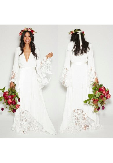 Robe de mariée en dentelle et mousseline de soie à manches longues et col en V style hippie bohème vintage simple