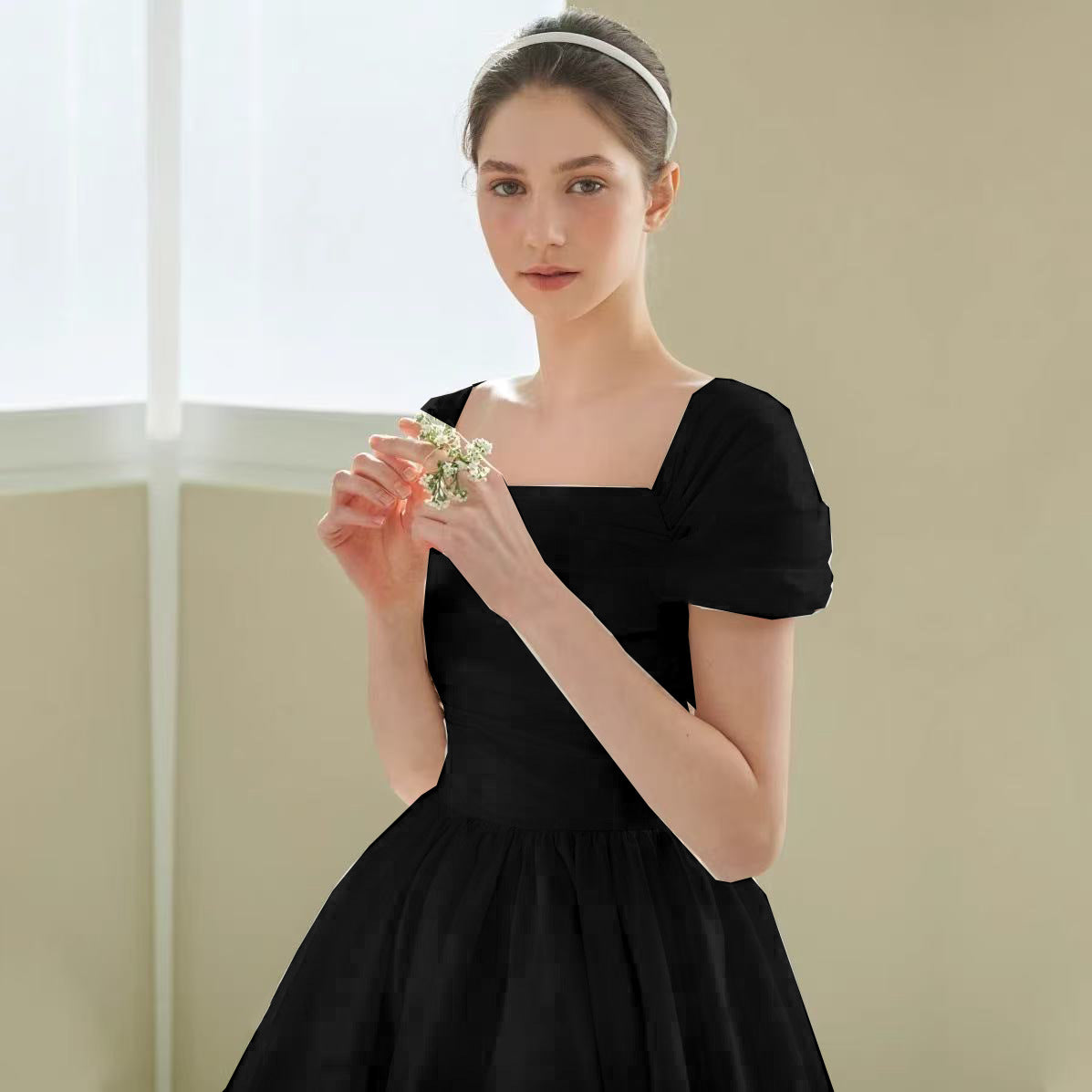 Mini svatební šaty ve vintage stylu – šaty se čtvercovým výstřihem pro zásnuby nebo focení