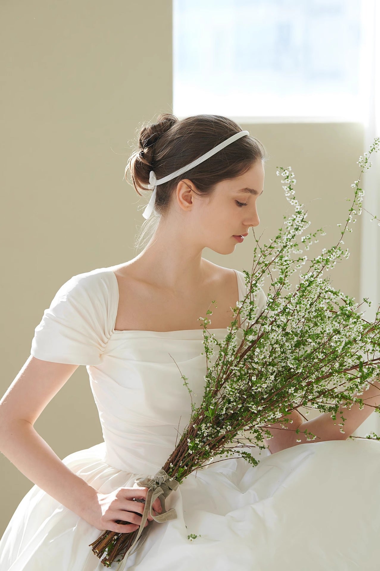 Mini svatební šaty ve vintage stylu – šaty se čtvercovým výstřihem pro zásnuby nebo focení