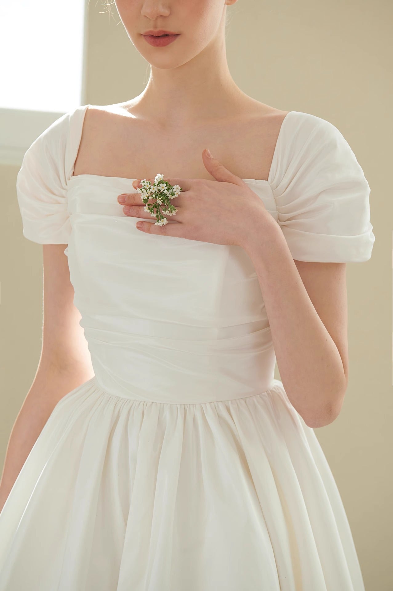 Mini svatební šaty ve vintage stylu – šaty se čtvercovým výstřihem pro zásnuby nebo focení