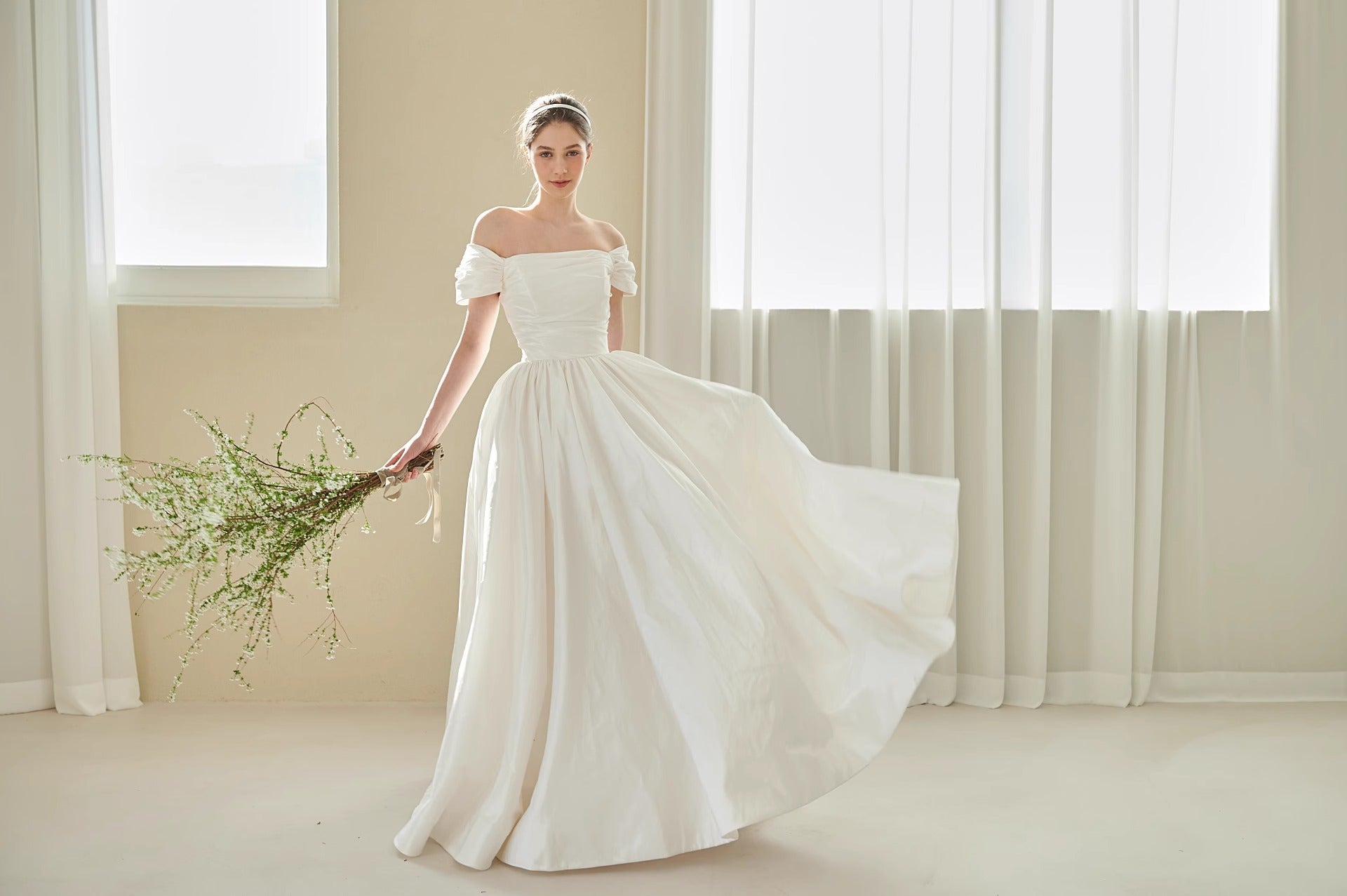 Mini svatební šaty ve vintage stylu – šaty se čtvercovým výstřihem pro zásnuby nebo focení