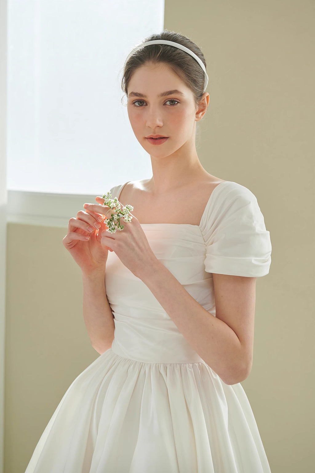 Vestido de novia mini de inspiración vintage – Vestido con escote cuadrado para compromiso o sesiones de fotos