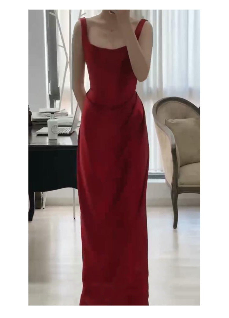 Svatební šaty s tenkými saténovými ramínky – minimalistické šaty s malou vlečkou pro nevěsty nebo uvaděčky (2025)