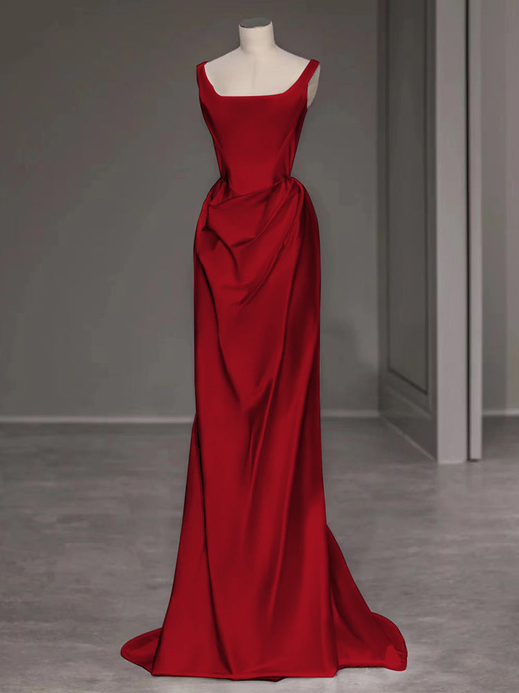 Svatební šaty s tenkými saténovými ramínky – minimalistické šaty s malou vlečkou pro nevěsty nebo uvaděčky (2025)