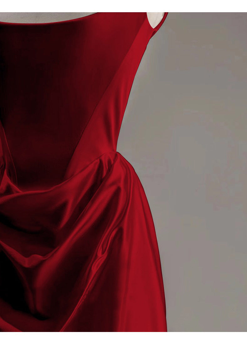 Svatební šaty s tenkými saténovými ramínky – minimalistické šaty s malou vlečkou pro nevěsty nebo uvaděčky (2025)