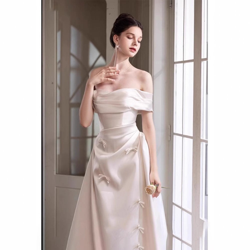 Francouzské saténové šaty s odhalenými rameny – elegantní svatební šaty na zásnuby nebo ranní obřady (2025)