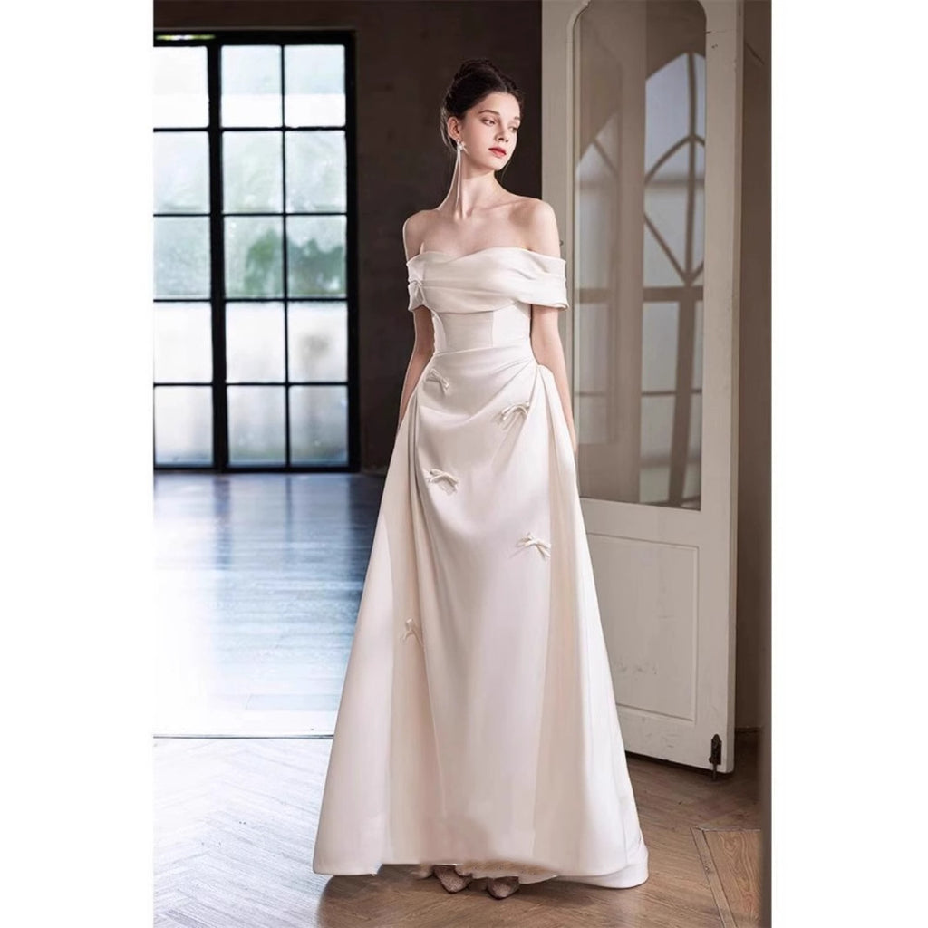 Francouzské saténové šaty s odhalenými rameny – elegantní svatební šaty na zásnuby nebo ranní obřady (2025)