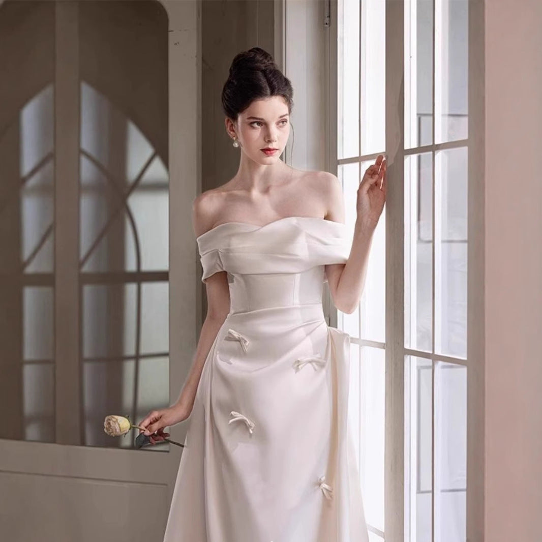 Francouzské saténové šaty s odhalenými rameny – elegantní svatební šaty na zásnuby nebo ranní obřady (2025)