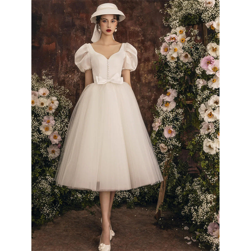 Vintage nadýchané bílé svatební šaty – střih pro drobné postavy, snové jarní šaty pro venkovní nebo cestovní focení (2025)