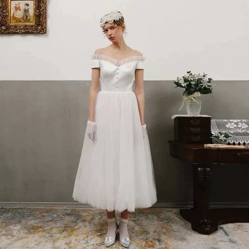 Bílé svatební šaty s odhalenými rameny – venkovní/cestovní šaty na zásnuby pro nevěsty