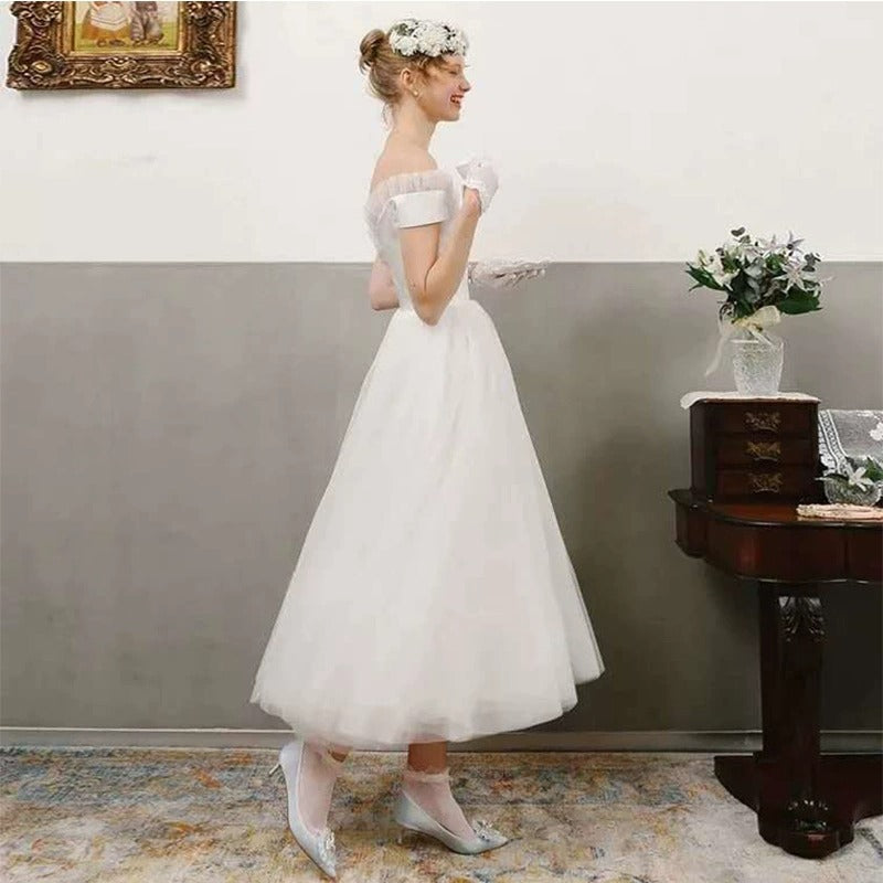 Bílé svatební šaty s odhalenými rameny – venkovní/cestovní šaty na zásnuby pro nevěsty