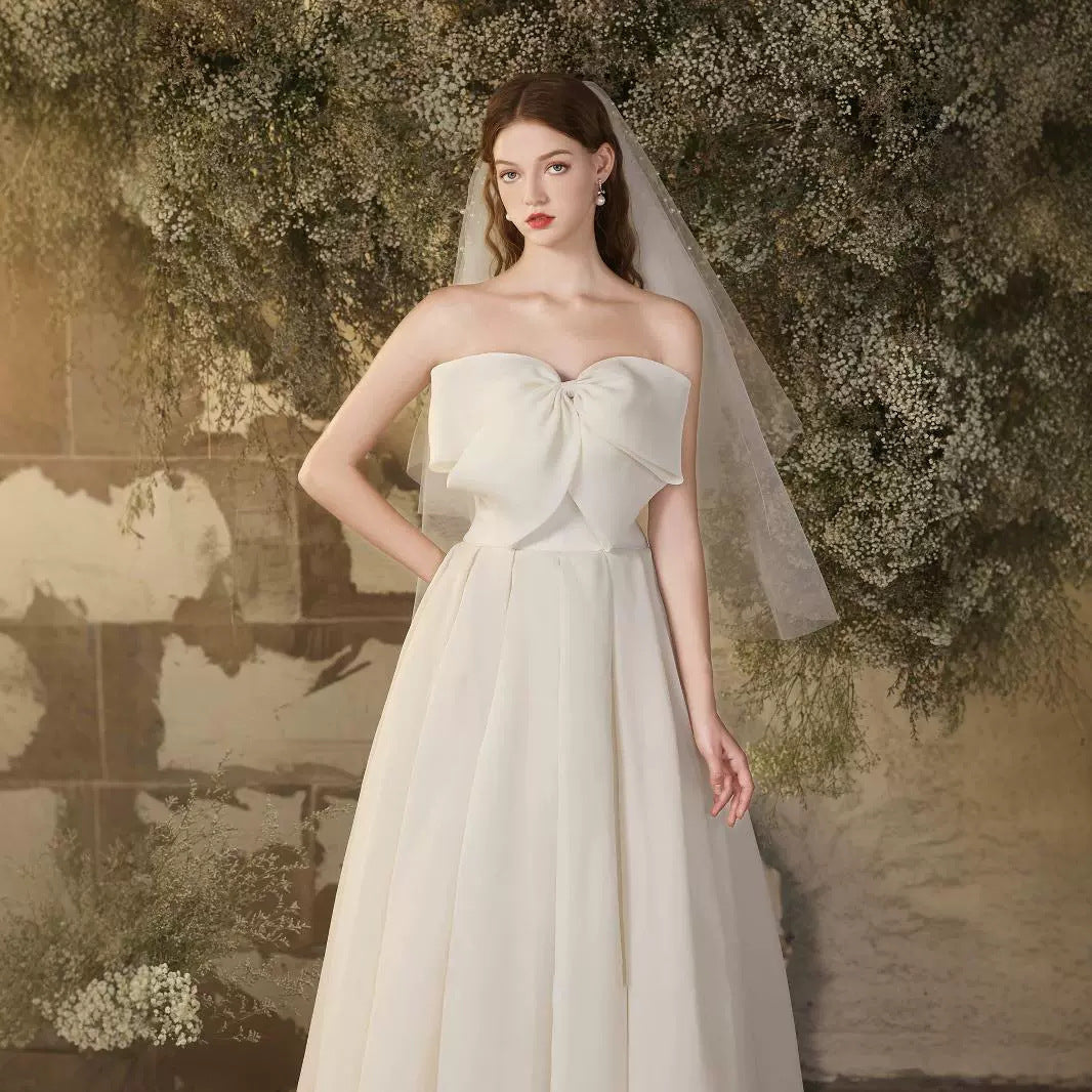 Francouzské bílé tylové šaty – elegantní svatební róba pro zásnuby nebo večerní události (2025)