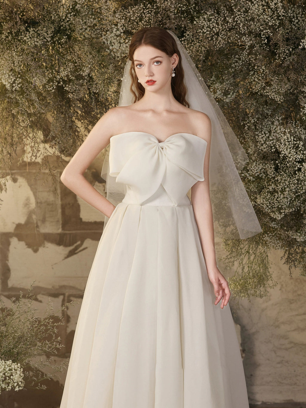 Francouzské bílé tylové šaty – elegantní svatební róba pro zásnuby nebo večerní události (2025)