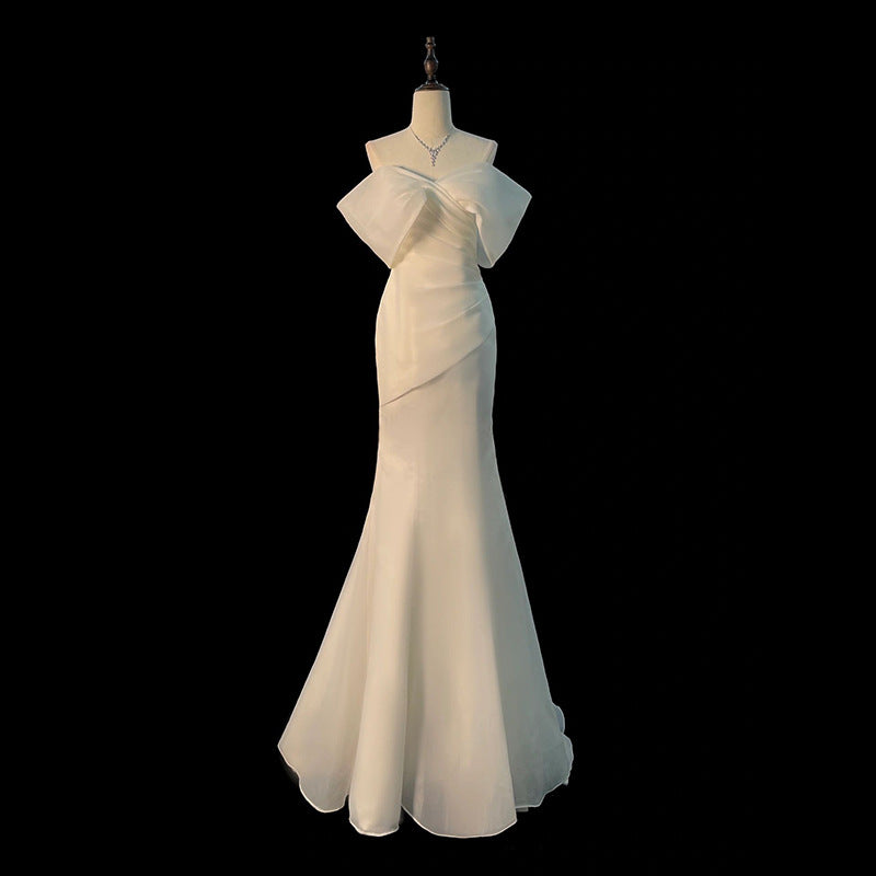 Svatební šaty z lesklého saténu s odhalenými rameny – mořská panna s vlečkou pro cestování nebo obřad (2025)