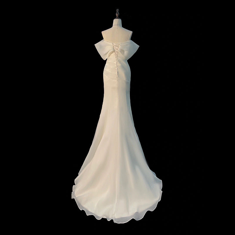 Svatební šaty z lesklého saténu s odhalenými rameny – mořská panna s vlečkou pro cestování nebo obřad (2025)