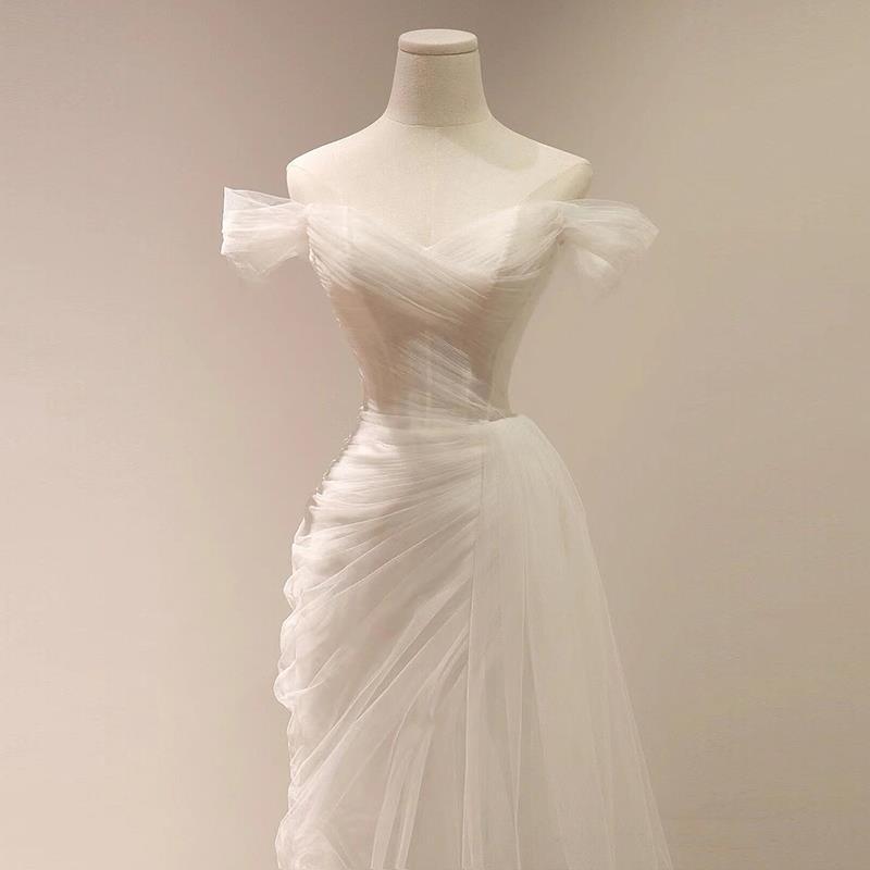 Francouzské svatební šaty s odhalenými rameny ve stylu mořské panny – pohádkové šaty inspirované lesem pro odchod (2025)