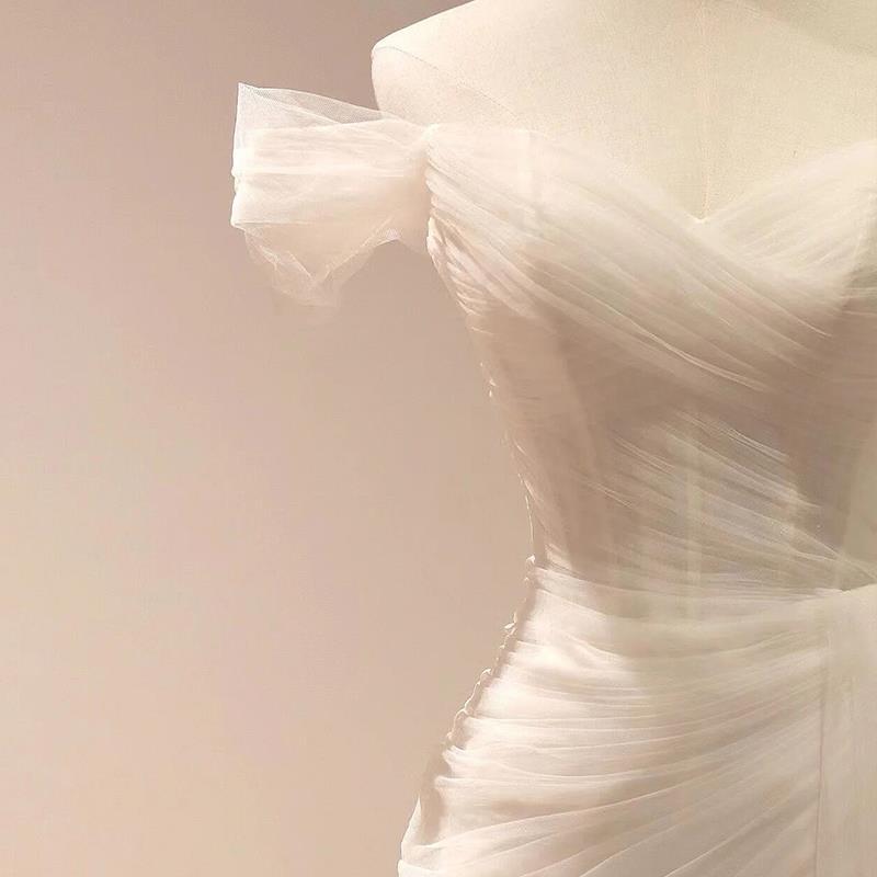 Francouzské svatební šaty s odhalenými rameny ve stylu mořské panny – pohádkové šaty inspirované lesem pro odchod (2025)