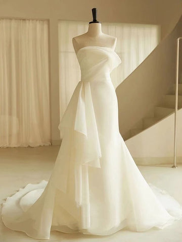 Strapless Wedding Dress – White Satin Gown with Train for Autumn Weddings (2025)