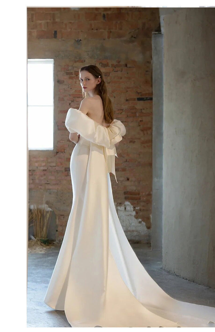 Šaty s odhalenými rameny a dlouhým rukávem – elegantní krajkové svatební šaty pro nevěsty na podzim/zimu (2025)