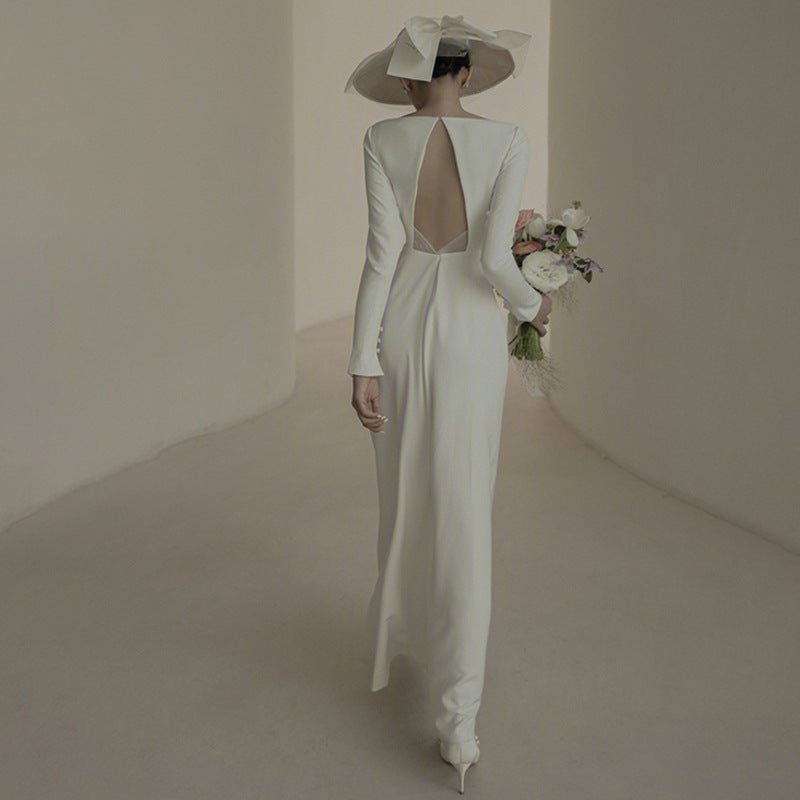 Svatební šaty s výstřihem do V z saténu – krátké bílé šaty s krajkovým detailem pro zásnuby (2025)