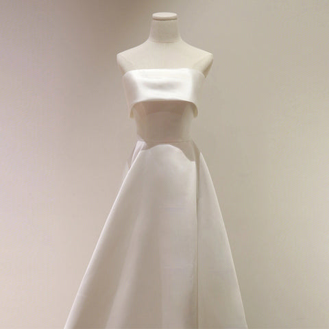 Puffy Satin Travel Dress – Whimsical Forest-Style Gown with Hepburn Touch