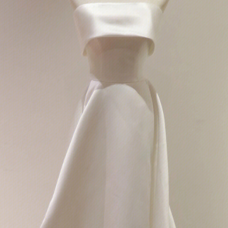 Puffy saténové cestovní šaty – pohádkové šaty v lesním stylu s nádechem Hepburnové