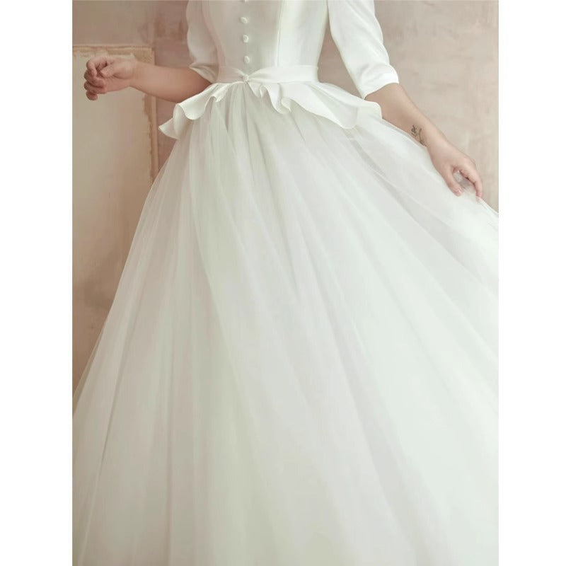 French Long-Sleeve White Wedding Dress – Petite Elegant Gown for Ceremonies or Evening Events (2025)
