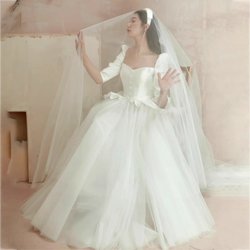 French Long-Sleeve White Wedding Dress – Petite Elegant Gown for Ceremonies or Evening Events (2025)