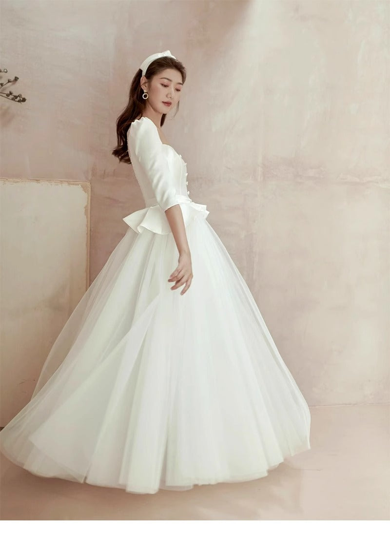 French Long-Sleeve White Wedding Dress – Petite Elegant Gown for Ceremonies or Evening Events (2025)