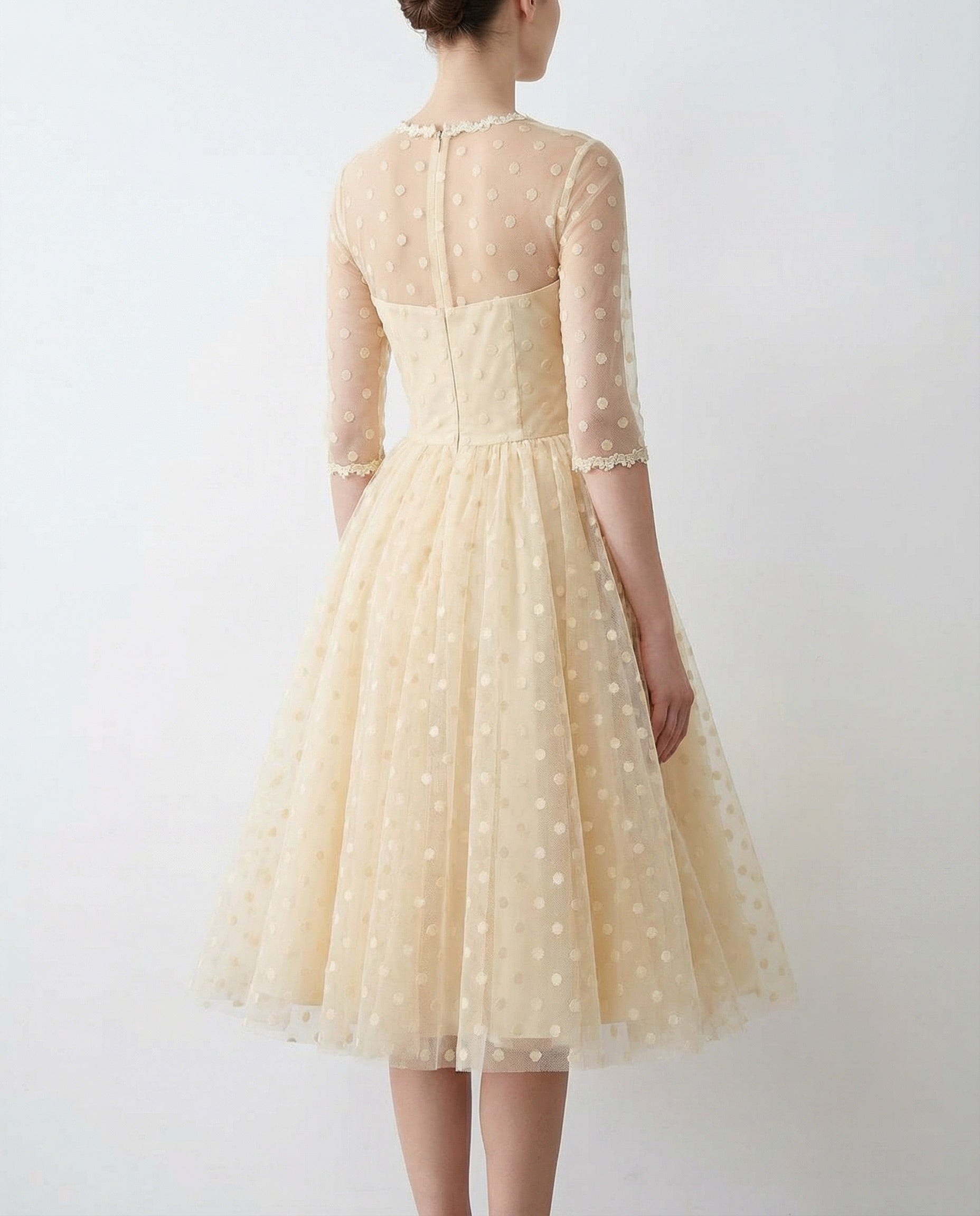 Lässiges Tüll-Brautkleid mit 3/4-Ärmeln und Polka-Dots in A-Linie