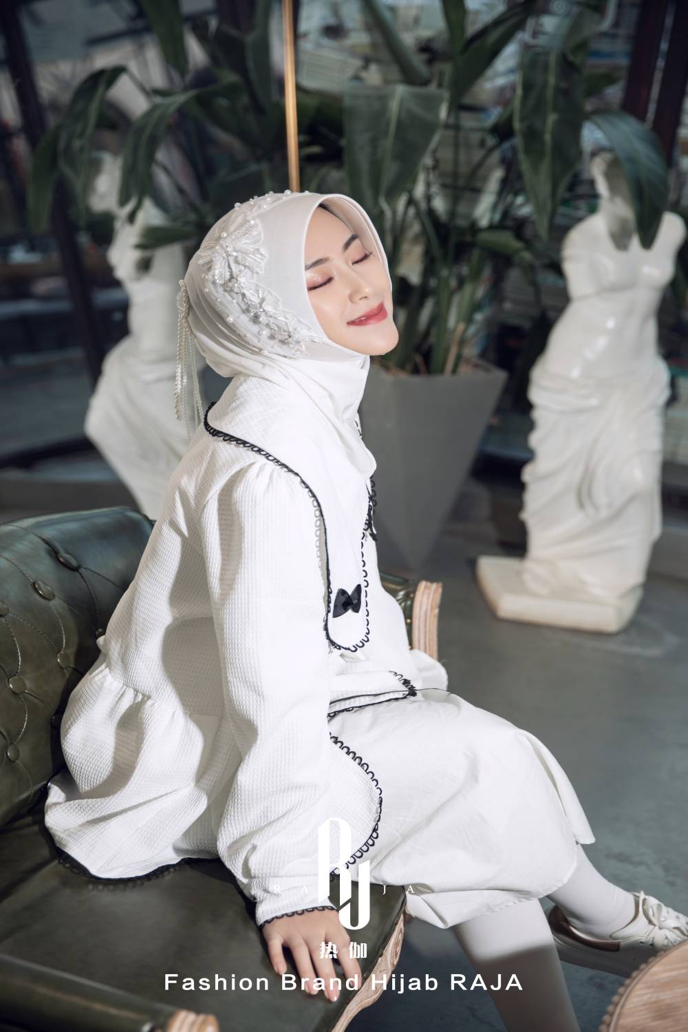 Liyana třpytivý šifonový hidžáb s výšivkami, mašlemi a korálky