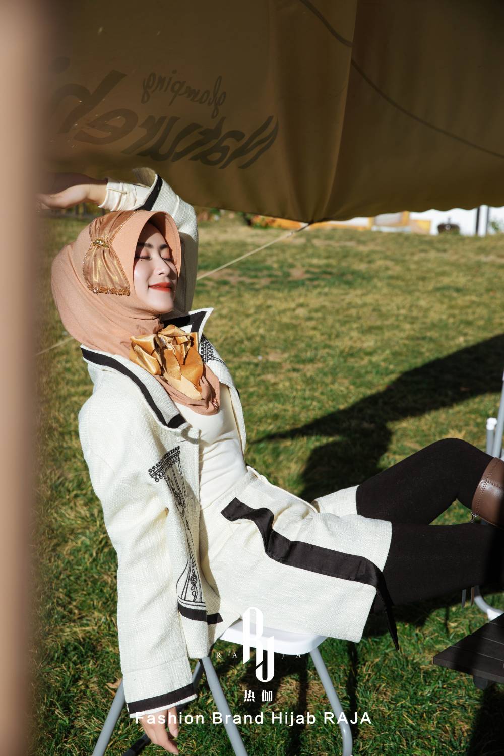 Lulu-Apricot moderní a skromná šifónová čepice na hidžáb s sametovou mašlí a korálky