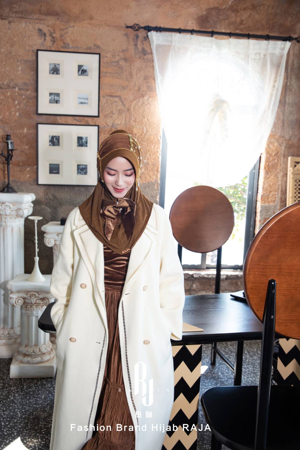 Lulu moderní a skromná šifónová čepice na hidžáb s sametovou mašlí a korálky