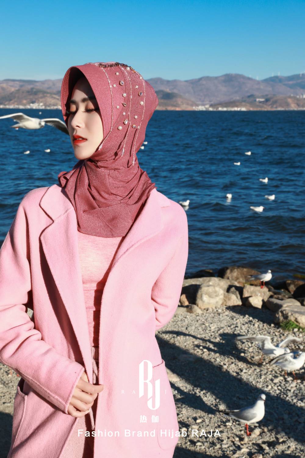 Lulu moderní a skromná šifónová čepice na hidžáb s sametovou mašlí a korálky