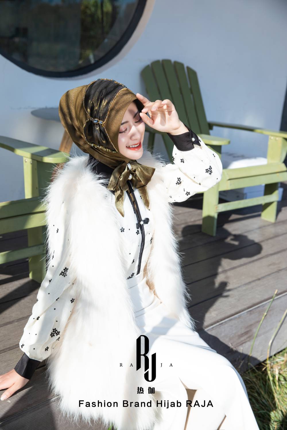 Lulu moderní a skromná šifónová čepice na hidžáb s sametovou mašlí a korálky