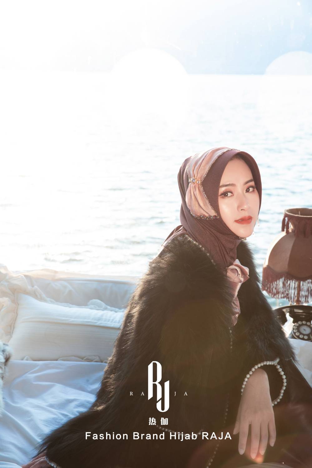 Lulu moderní a skromná šifónová čepice na hidžáb s sametovou mašlí a korálky