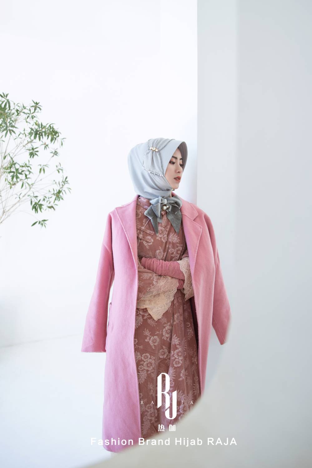 Lulu moderní a skromná šifónová čepice na hidžáb s sametovou mašlí a korálky