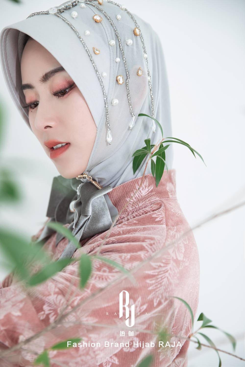 Lulu-Silver moderní a skromná čepice z šifonu na hidžáb s sametovou mašlí a korálky