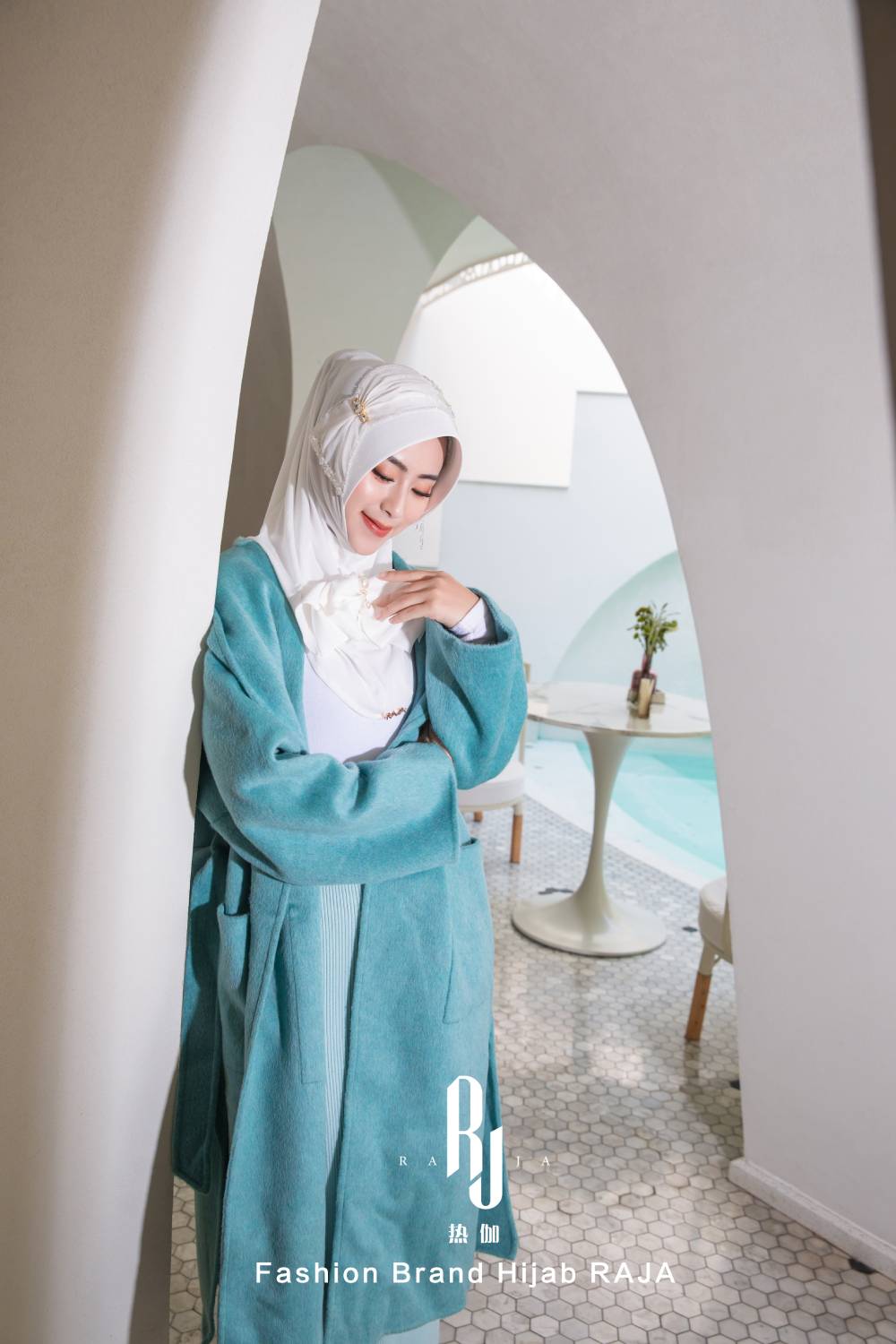 Lulu moderní a skromná šifónová čepice na hidžáb s sametovou mašlí a korálky