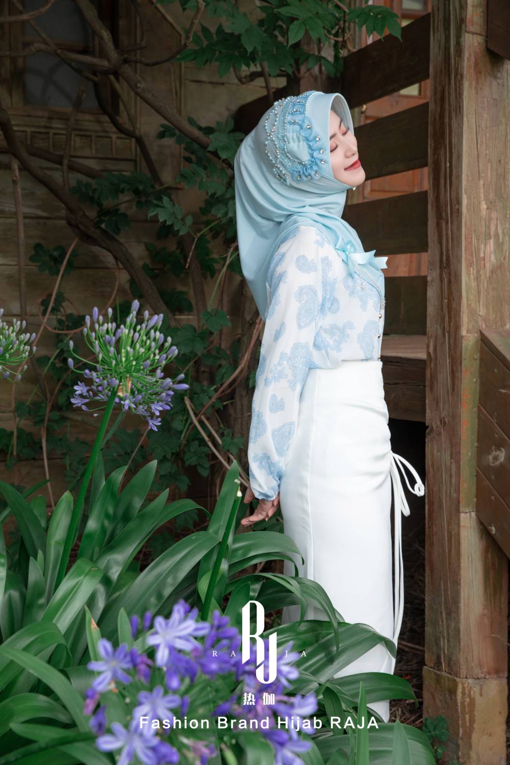 Adiva-Baby modrý elegantní šifonový čepičkový hidžáb s saténovými mašlemi a korálkovými detaily