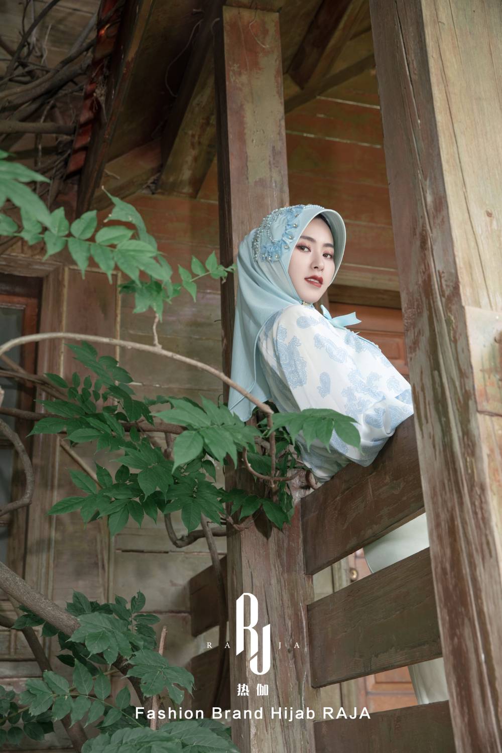 Adiva-Baby modrý elegantní šifonový čepičkový hidžáb s saténovými mašlemi a korálkovými detaily