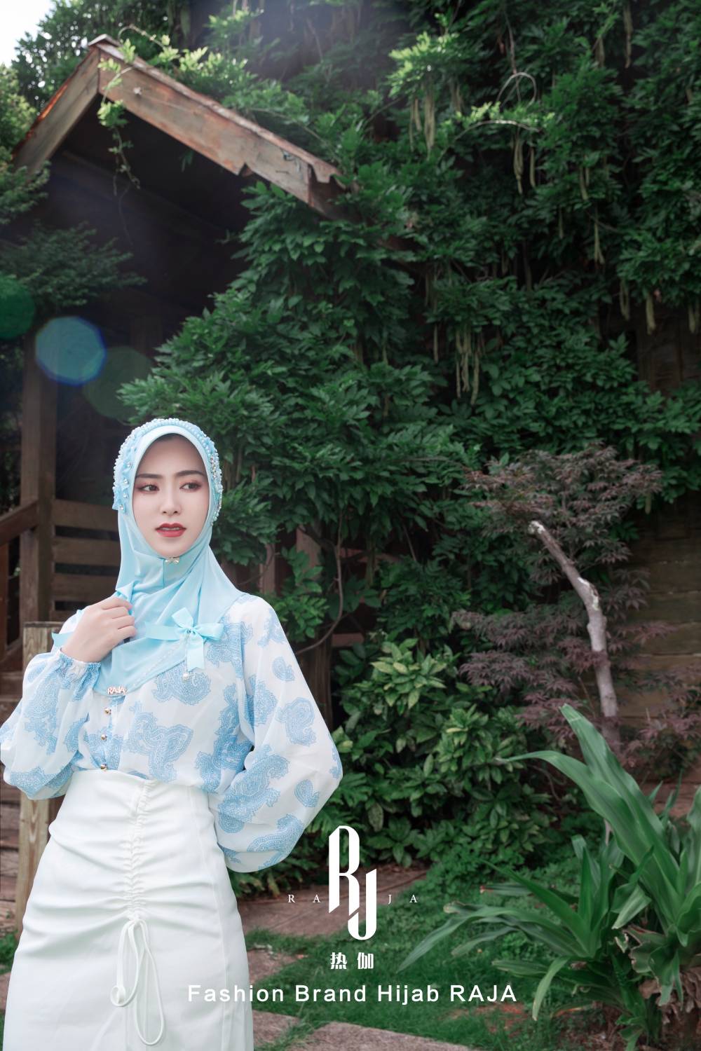 Adiva-Baby modrý elegantní šifonový čepičkový hidžáb s saténovými mašlemi a korálkovými detaily