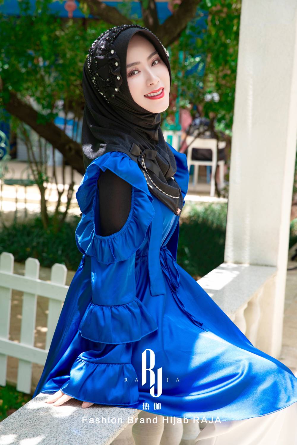 Adiva-Černá elegantní šifónová čepice na hidžáb s saténovými mašlemi a korálkovými detaily