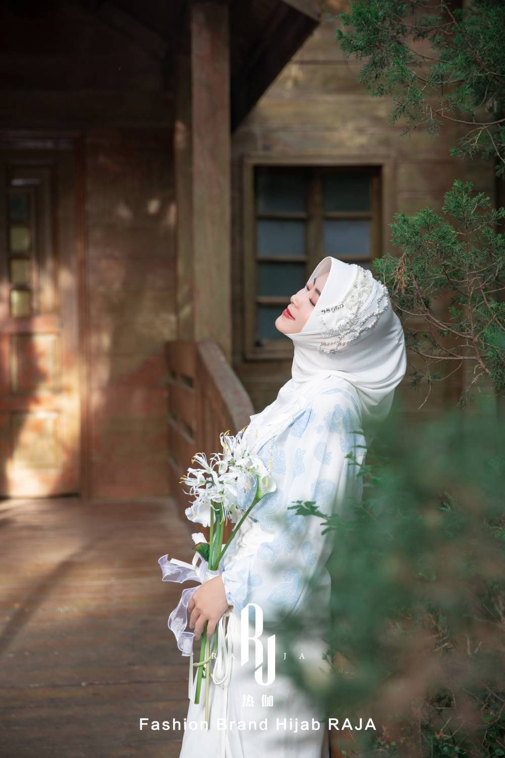 Adiva-Bílá elegantní šifónová čepice na hidžáb s saténovými mašlemi a korálkovými detaily