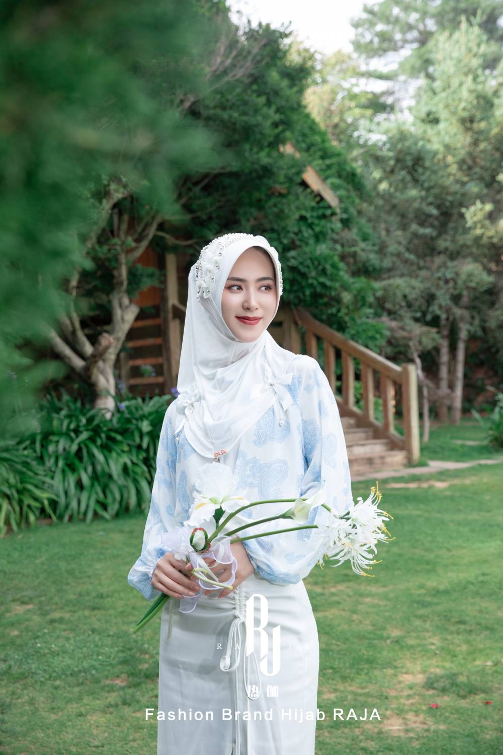 Adiva-Bílá elegantní šifónová čepice na hidžáb s saténovými mašlemi a korálkovými detaily