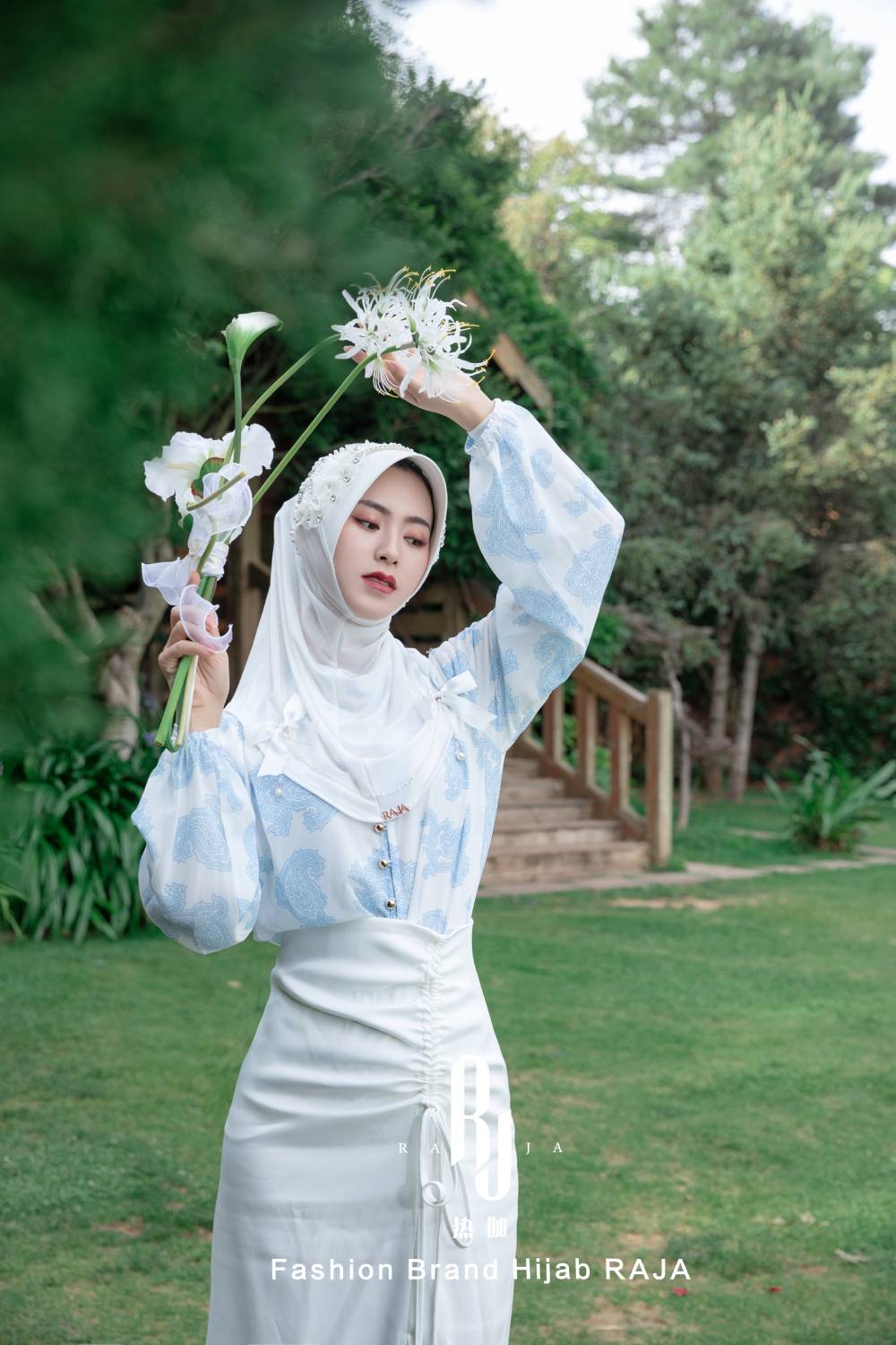 Adiva-Bílá elegantní šifónová čepice na hidžáb s saténovými mašlemi a korálkovými detaily