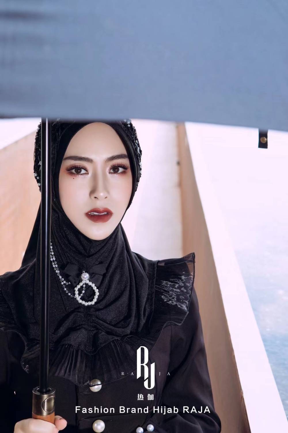 Kaliala-černá vyšívaná šifónová čepice na hidžáb s perlami a kamínky